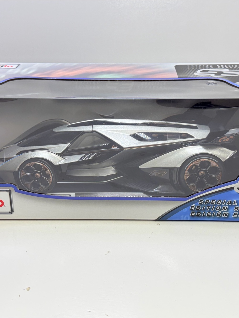Maisto 1:18 Silver & Black Die-Cast Supercar Toy - Special Edition